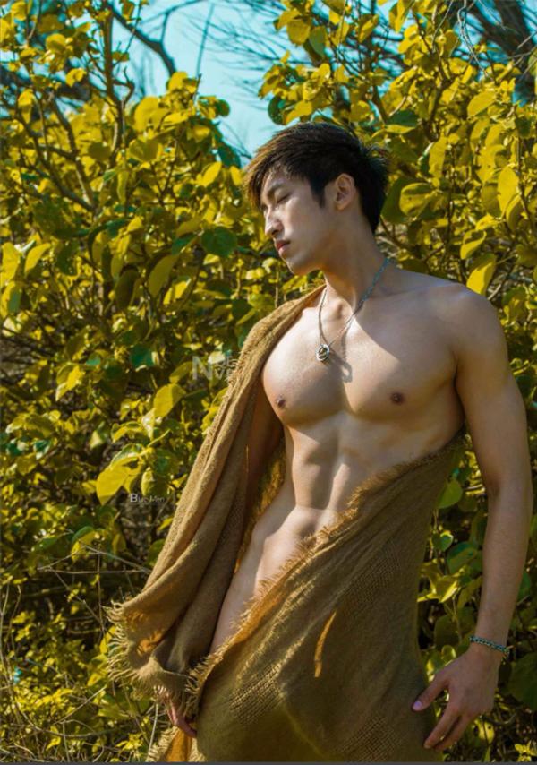 Whoseman-4-明星教練男丁格爾-芬達-全裸非全見寫真書